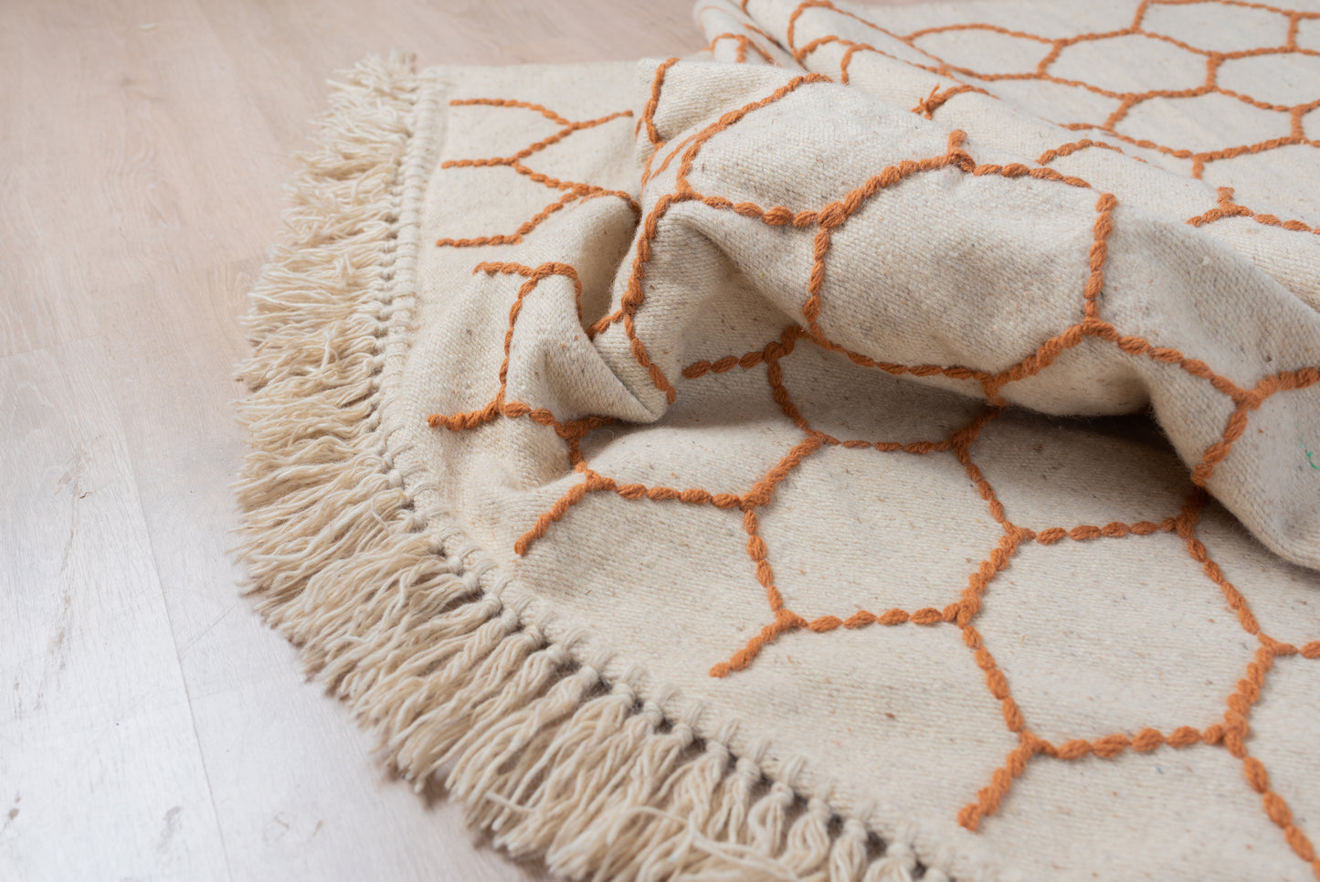 Golden Nest Kilim – Symbolizing warmth, comfort, and structure.