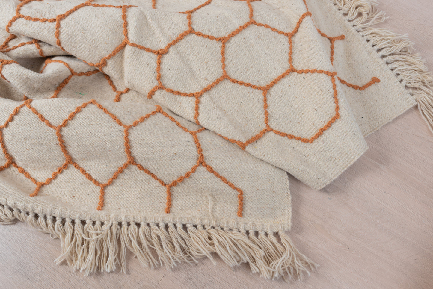 Golden Nest Kilim – Symbolizing warmth, comfort, and structure.