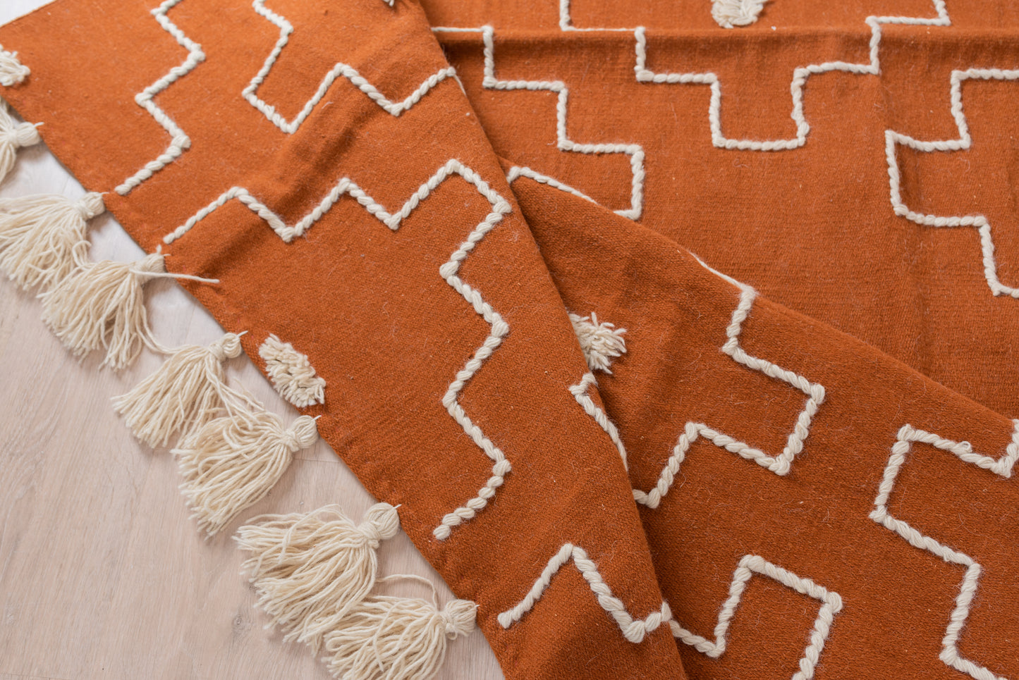 Handgefertigter Kelim-Teppich – Dunkles Ziegelrot – Edfu-Nubisches Muster